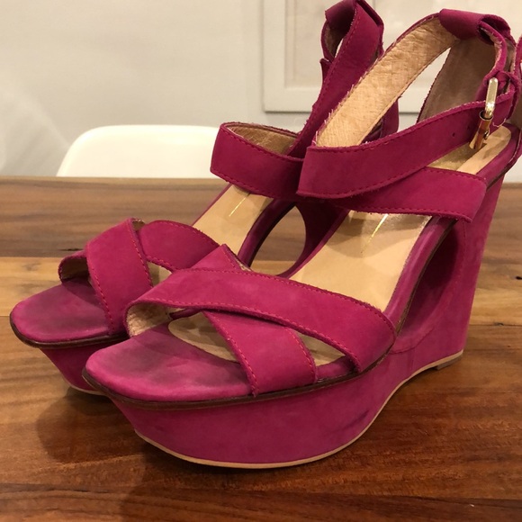 Fuchsia Dolce Vita Heels with peekaboo high heel. Suede. 9.5 - Picture 2 of 8